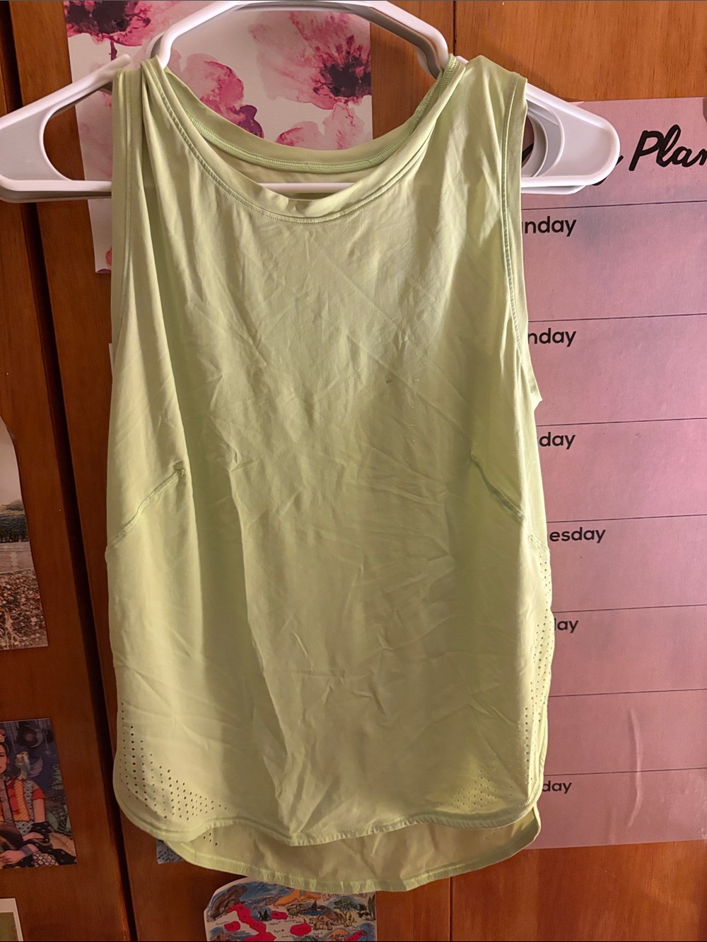 lululemon athletica Light Green Tank Top ventilated size 8 Woman’s